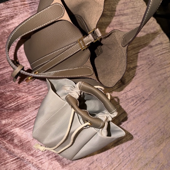 Elegant Brown faux Leather Tote Bag. - Picture 4 of 8